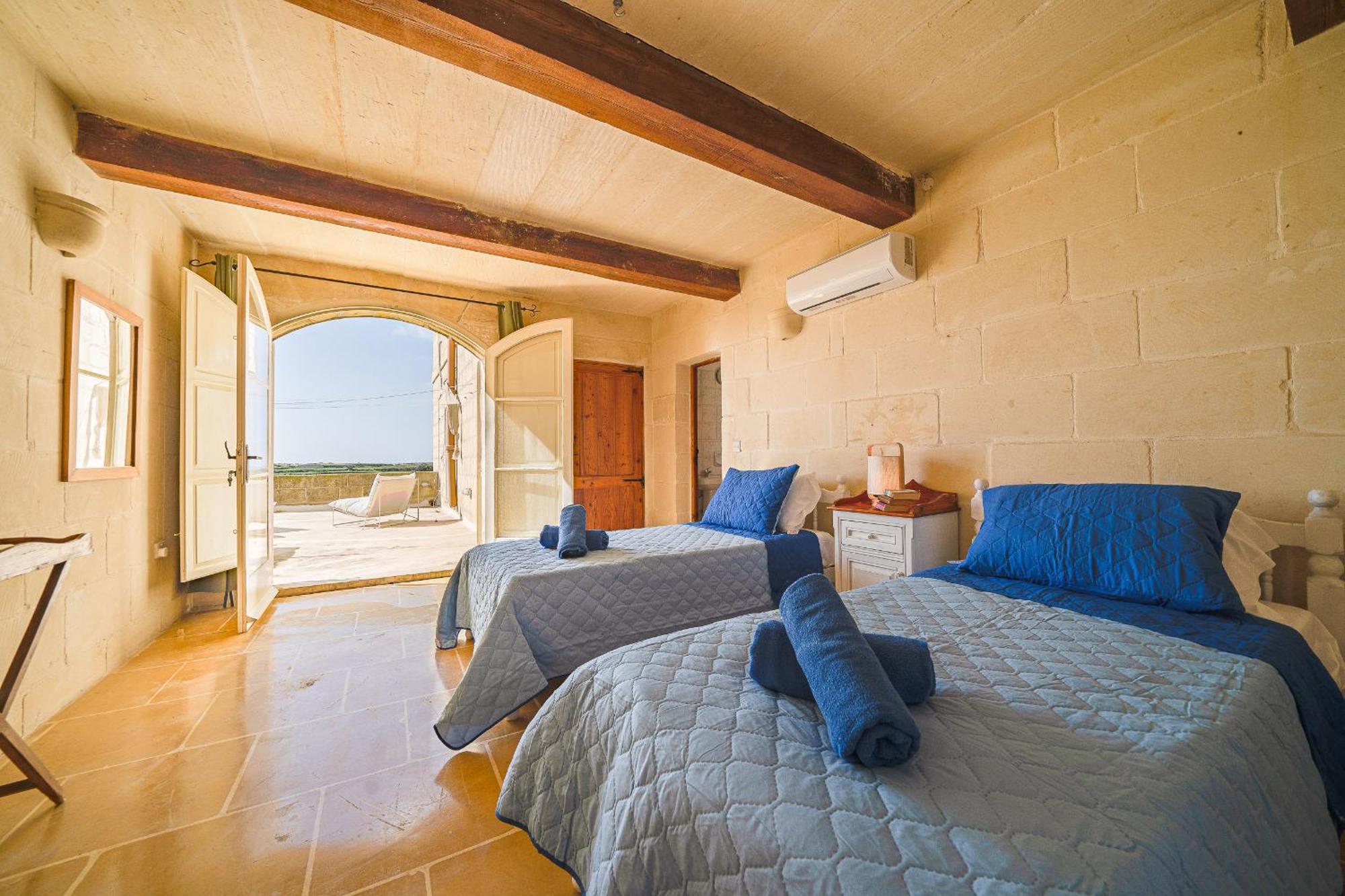 Lonza Gharb Farmhouse ภายนอก รูปภาพ