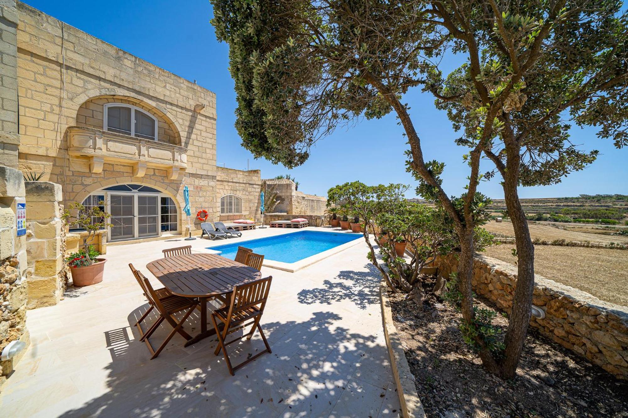 Lonza Gharb Farmhouse ภายนอก รูปภาพ
