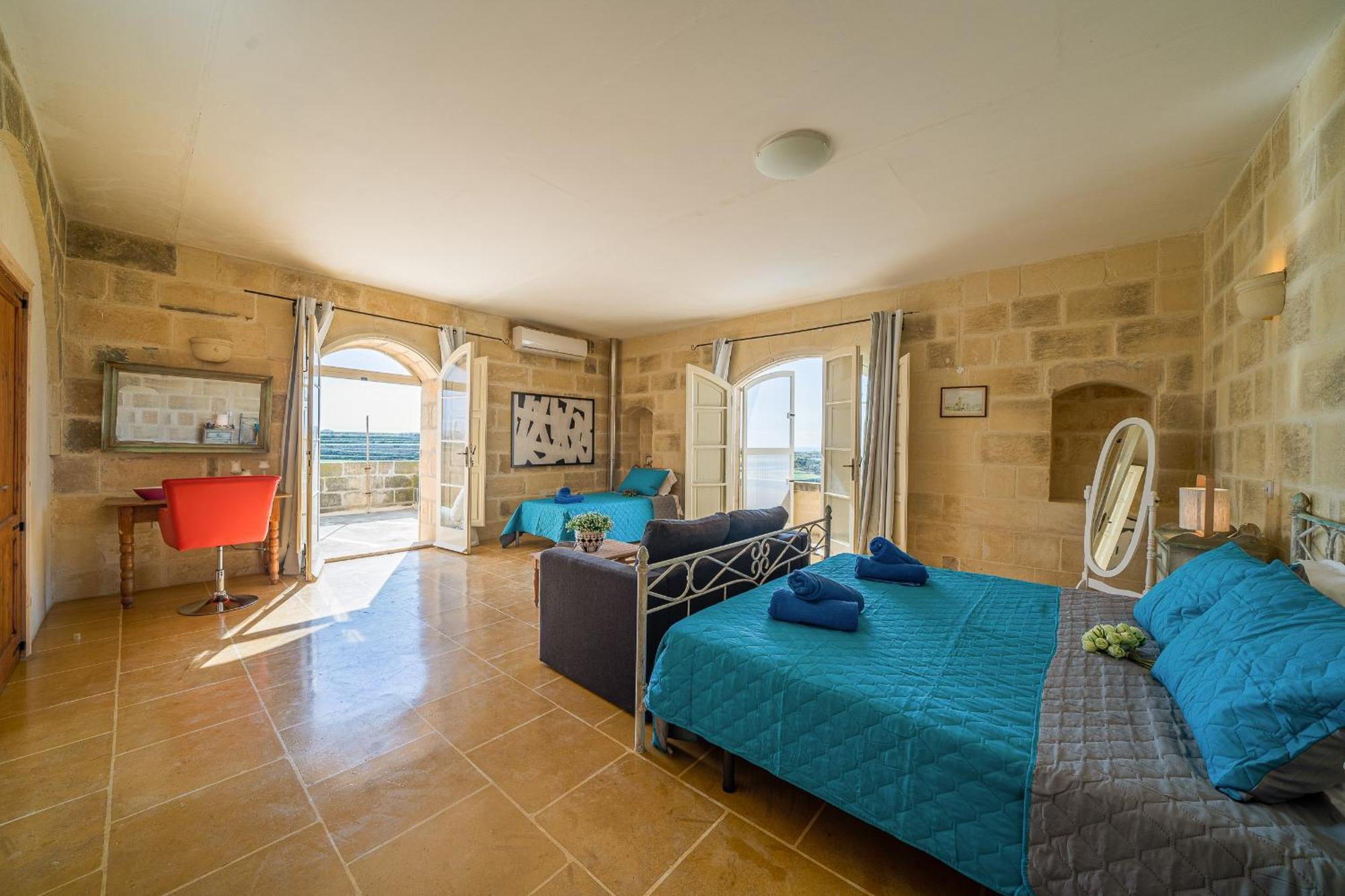 Lonza Gharb Farmhouse ภายนอก รูปภาพ