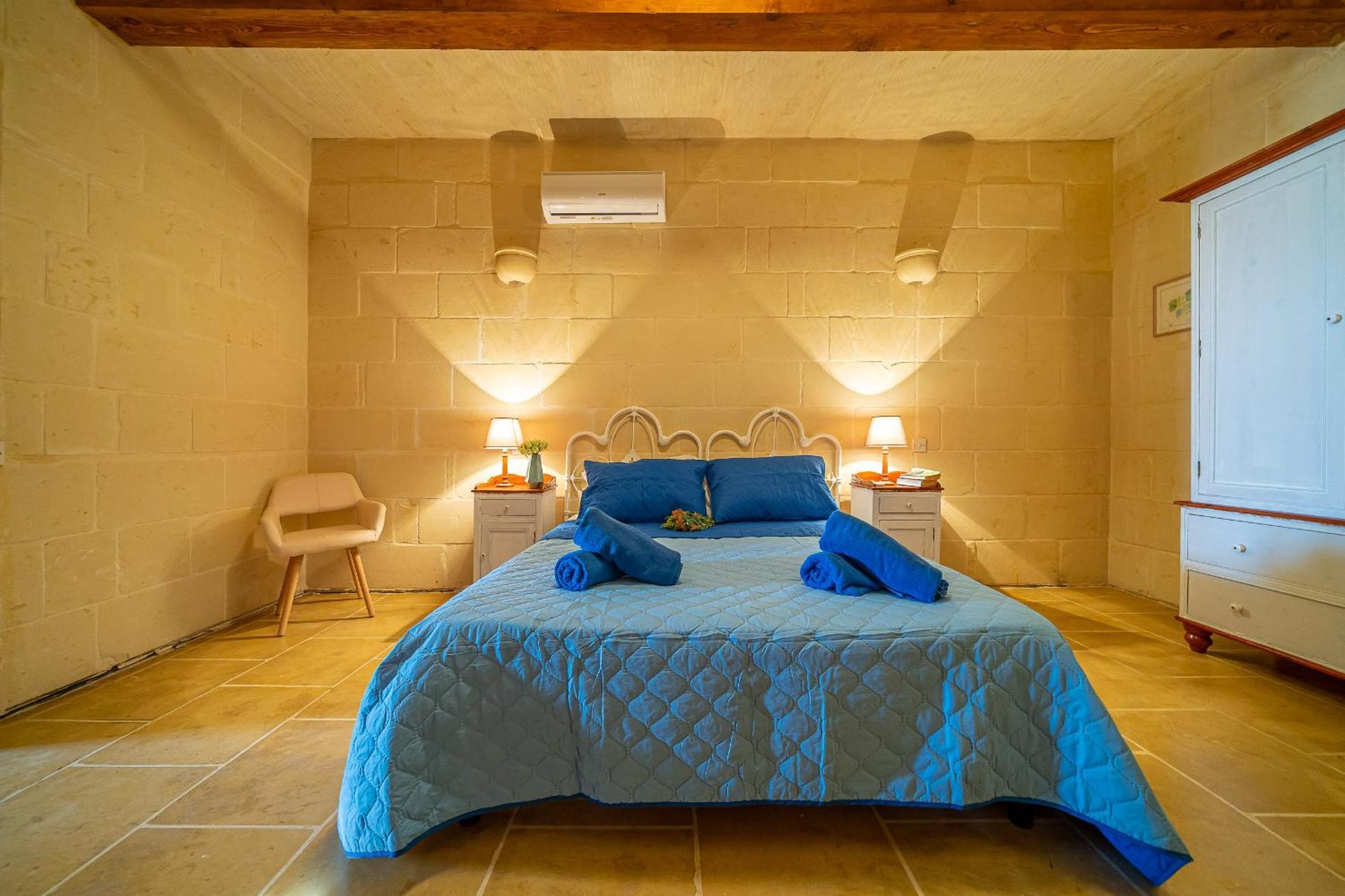 Lonza Gharb Farmhouse ภายนอก รูปภาพ