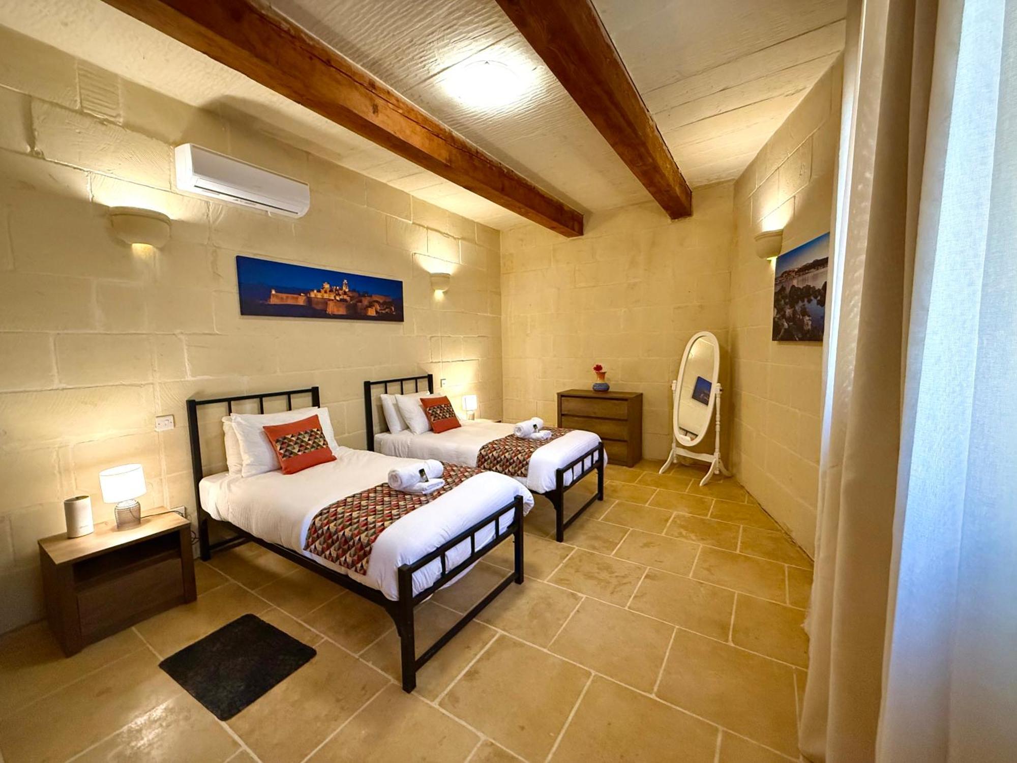 Lonza Gharb Farmhouse ภายนอก รูปภาพ