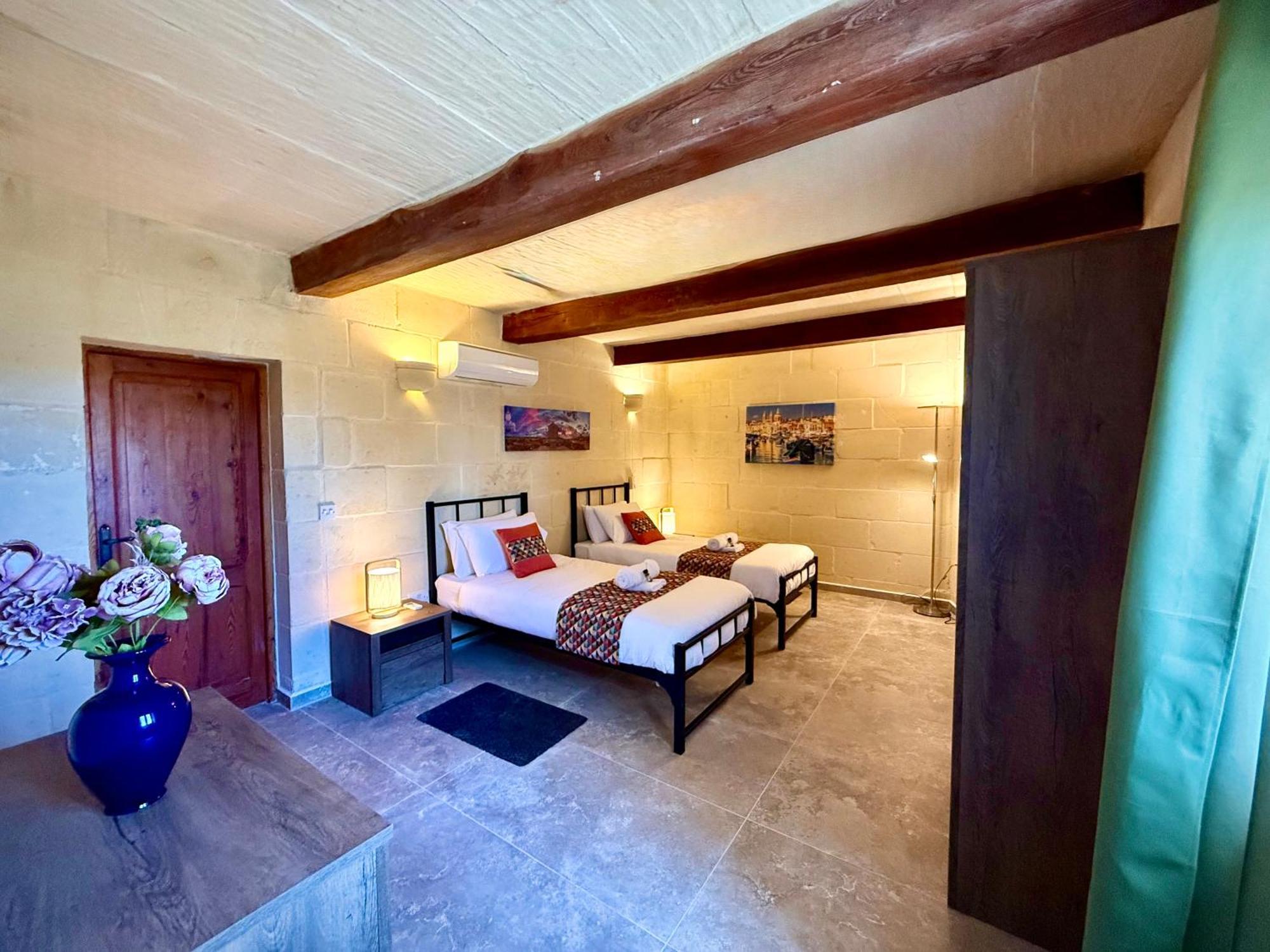 Lonza Gharb Farmhouse ภายนอก รูปภาพ