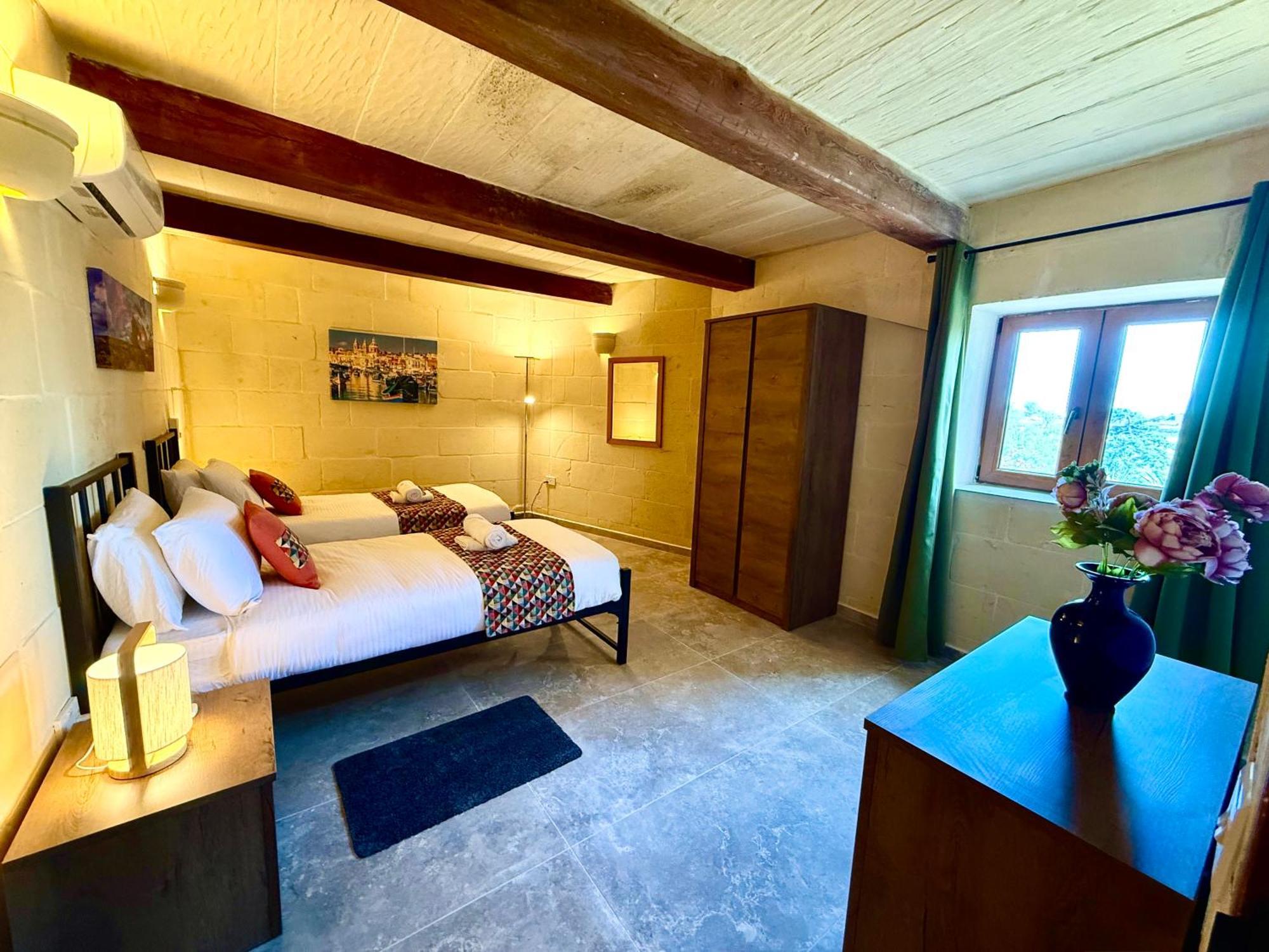 Lonza Gharb Farmhouse ภายนอก รูปภาพ