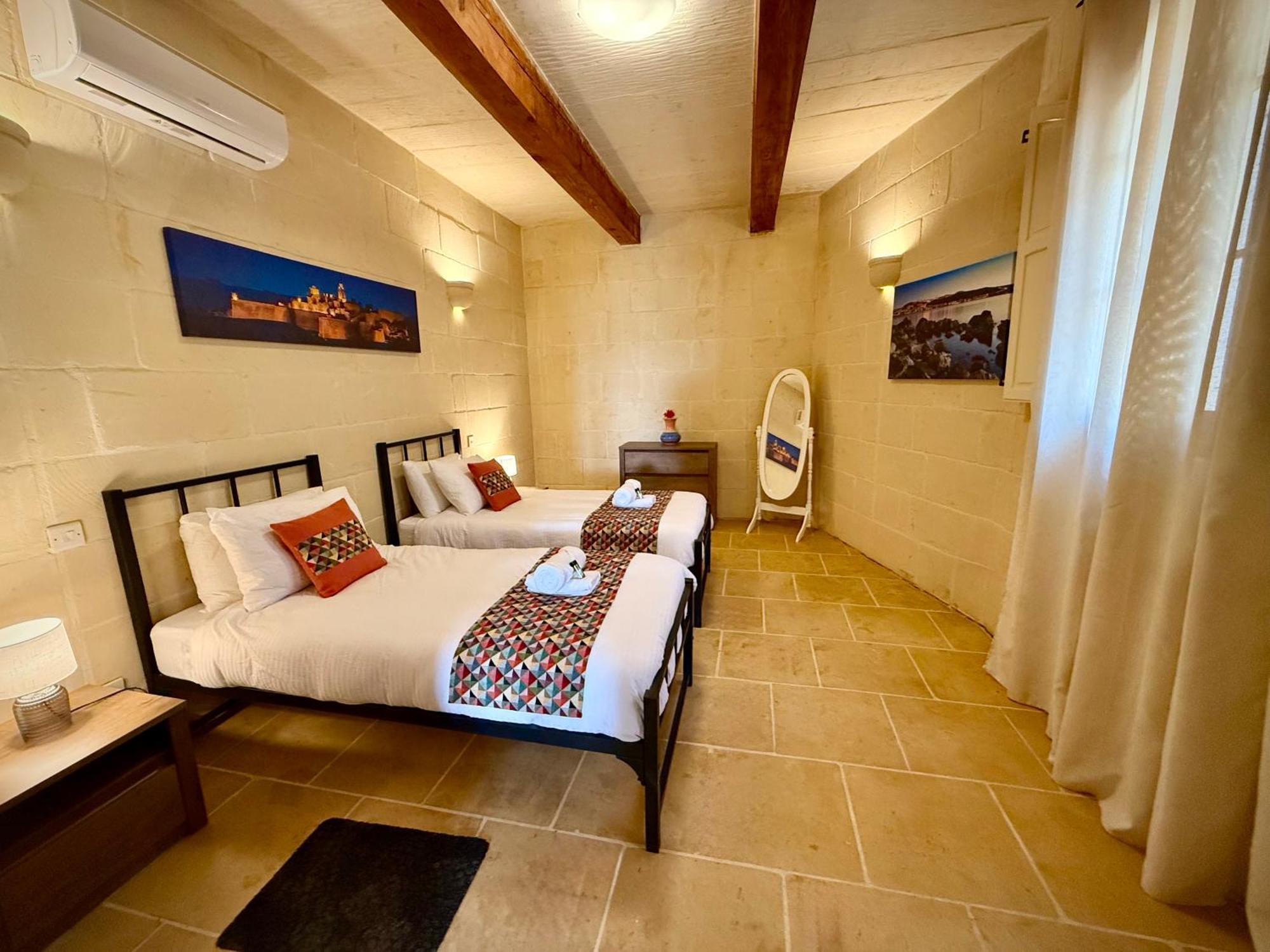 Lonza Gharb Farmhouse ภายนอก รูปภาพ