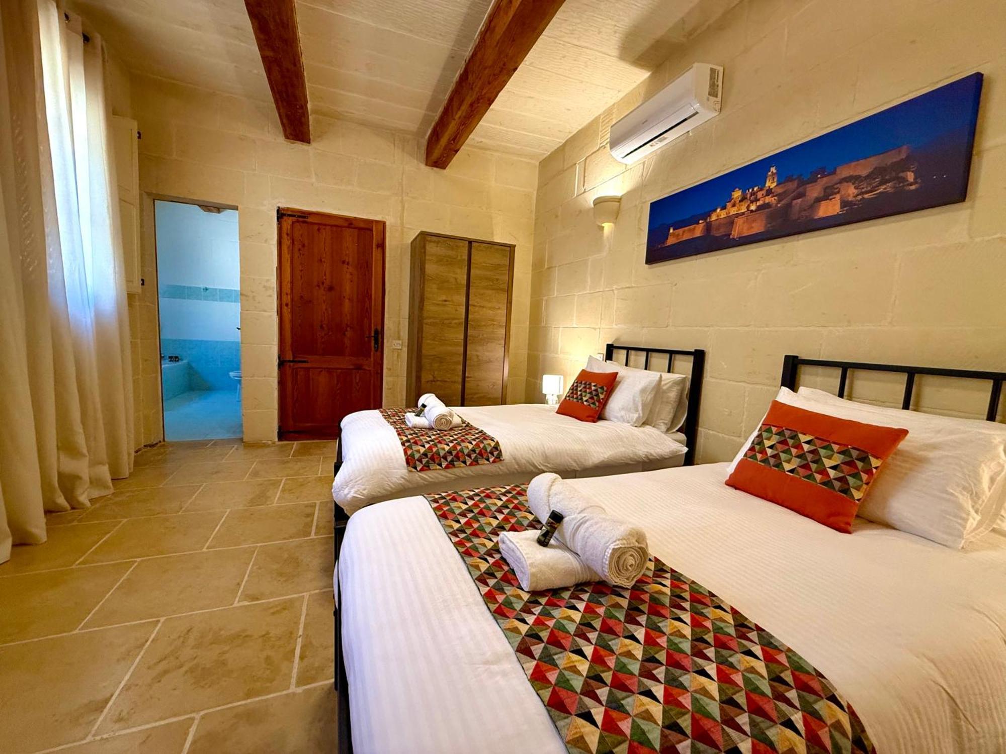 Lonza Gharb Farmhouse ภายนอก รูปภาพ