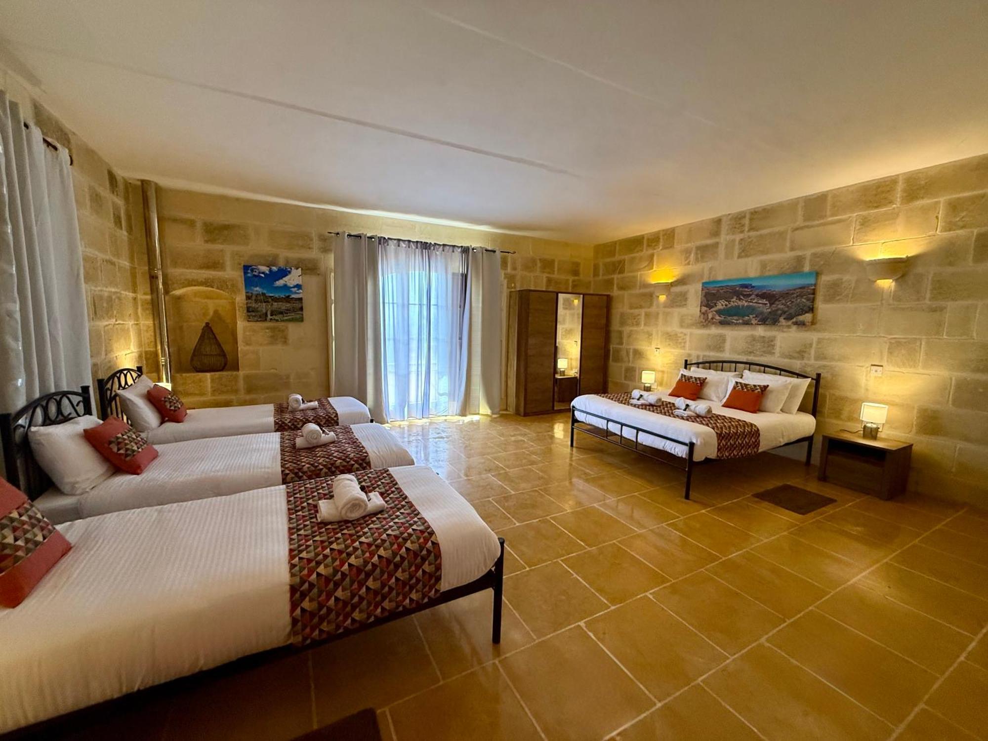 Lonza Gharb Farmhouse ภายนอก รูปภาพ