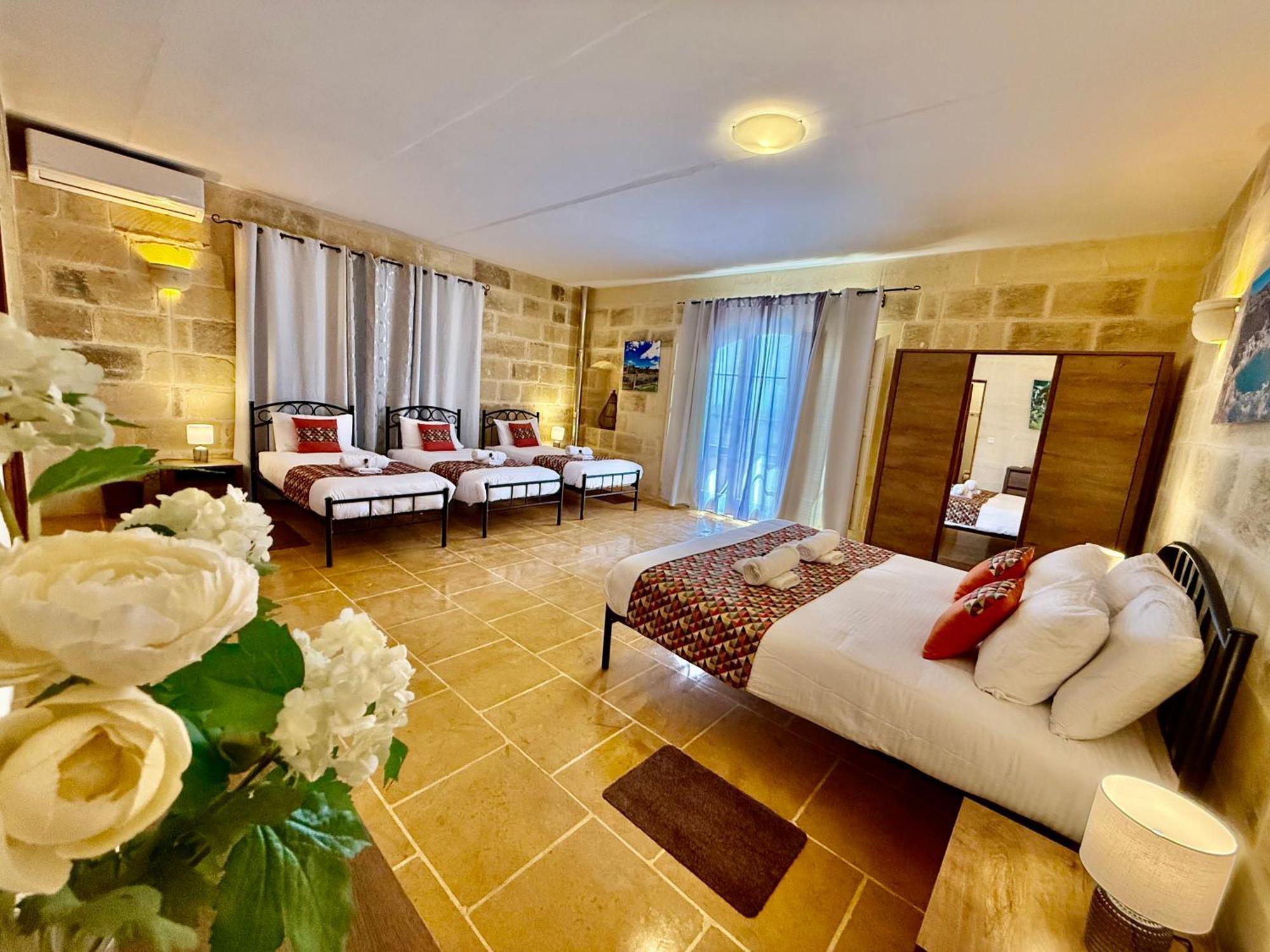 Lonza Gharb Farmhouse ภายนอก รูปภาพ