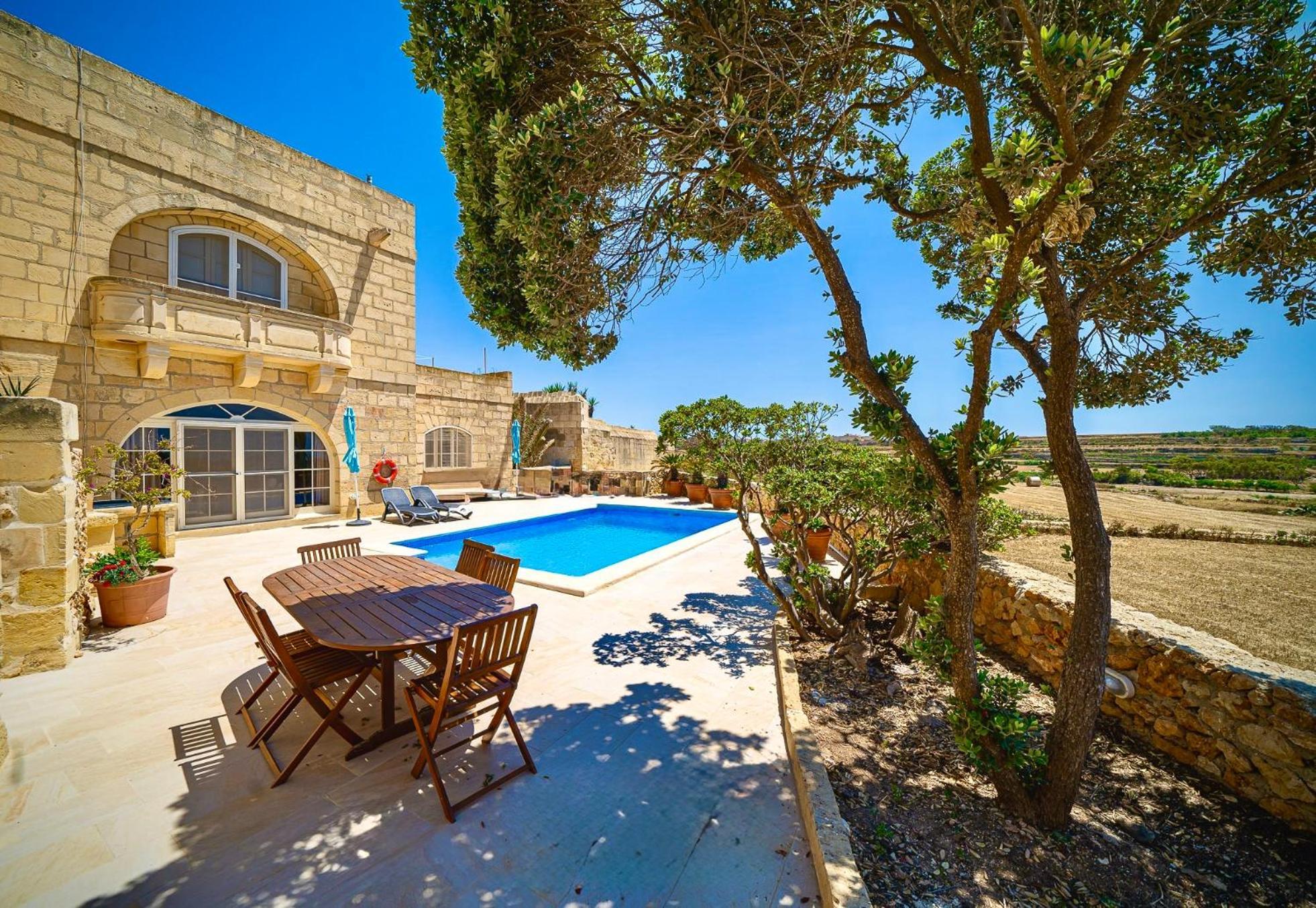 Lonza Gharb Farmhouse ภายนอก รูปภาพ