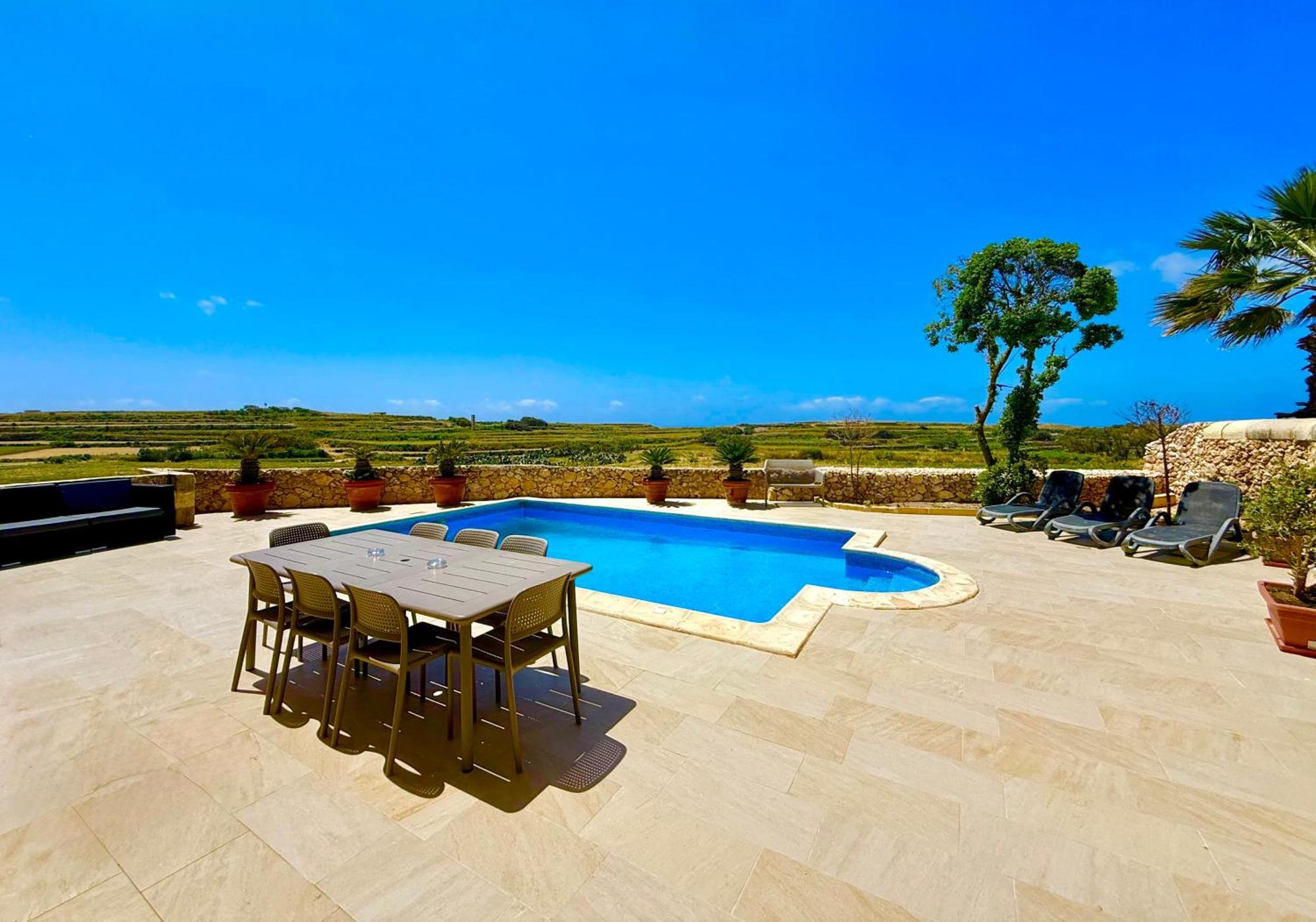 Lonza Gharb Farmhouse ภายนอก รูปภาพ