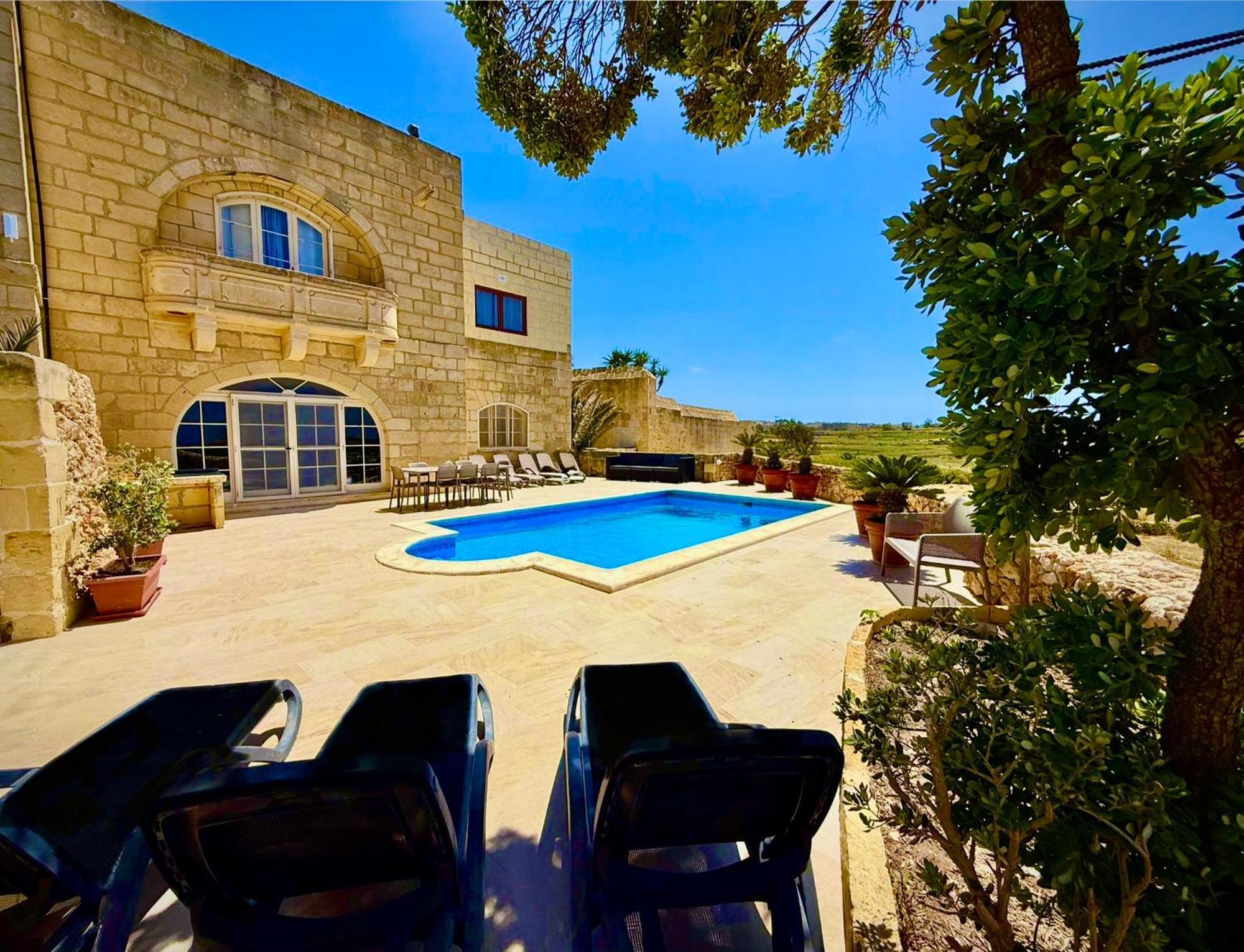 Lonza Gharb Farmhouse ภายนอก รูปภาพ